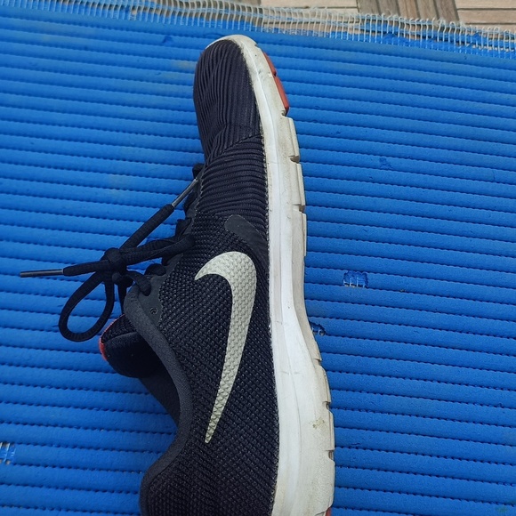 Nike shoes - Picture 4 of 4